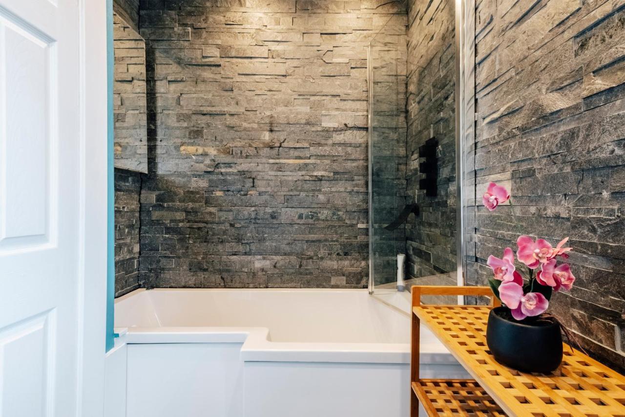 فيلا Luxury Unique Townhouse With Hottub & Pizza Oven بولتون المظهر الخارجي الصورة